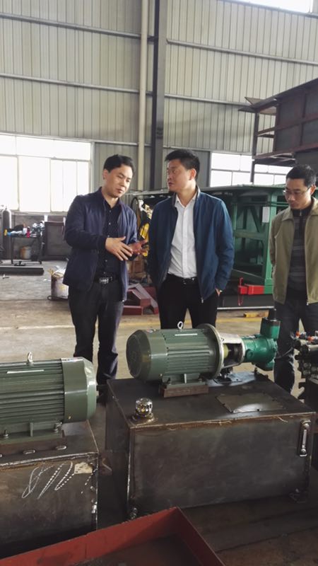 寧鄉(xiāng)經(jīng)信局胡浪局長(zhǎng)、產(chǎn)業(yè)發(fā)展科劉義科長(zhǎng)一行